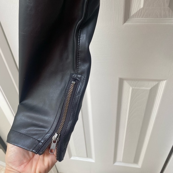 Free People Vegan leather motorcycle pant, Size 2 - Picture 4 of 5